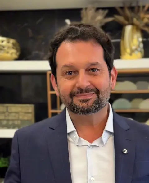 Dr. Fabrício Alam, diretor técnico do Instituto, no consultório